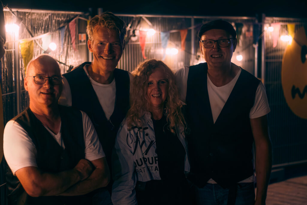 Band Wat Oars bandfoto geposeerd