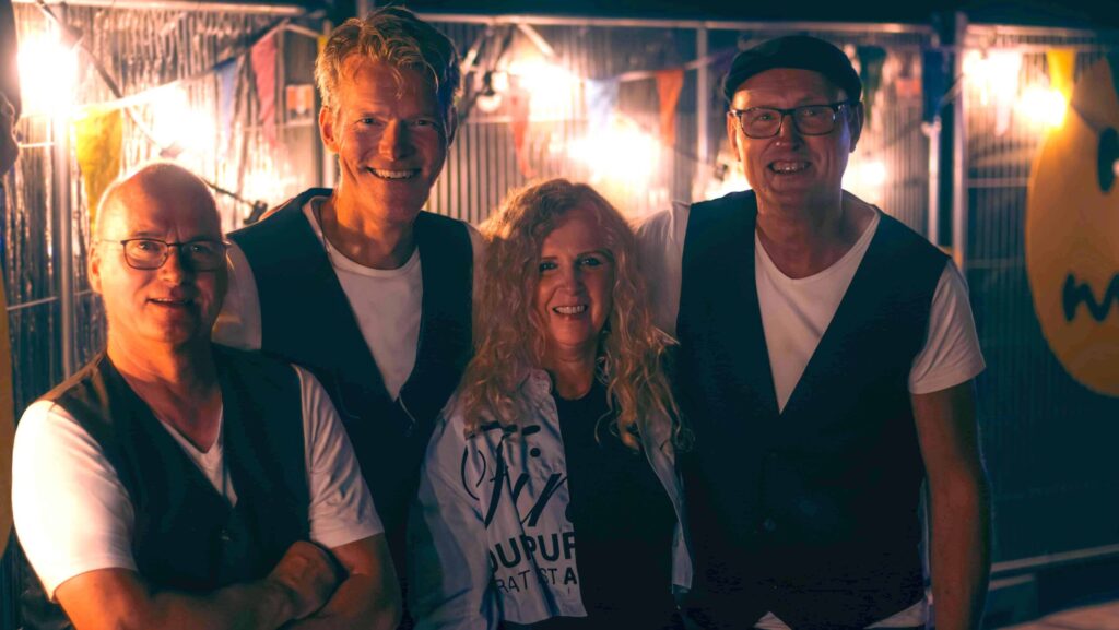 Band Wat Oars bandfoto geposeerd