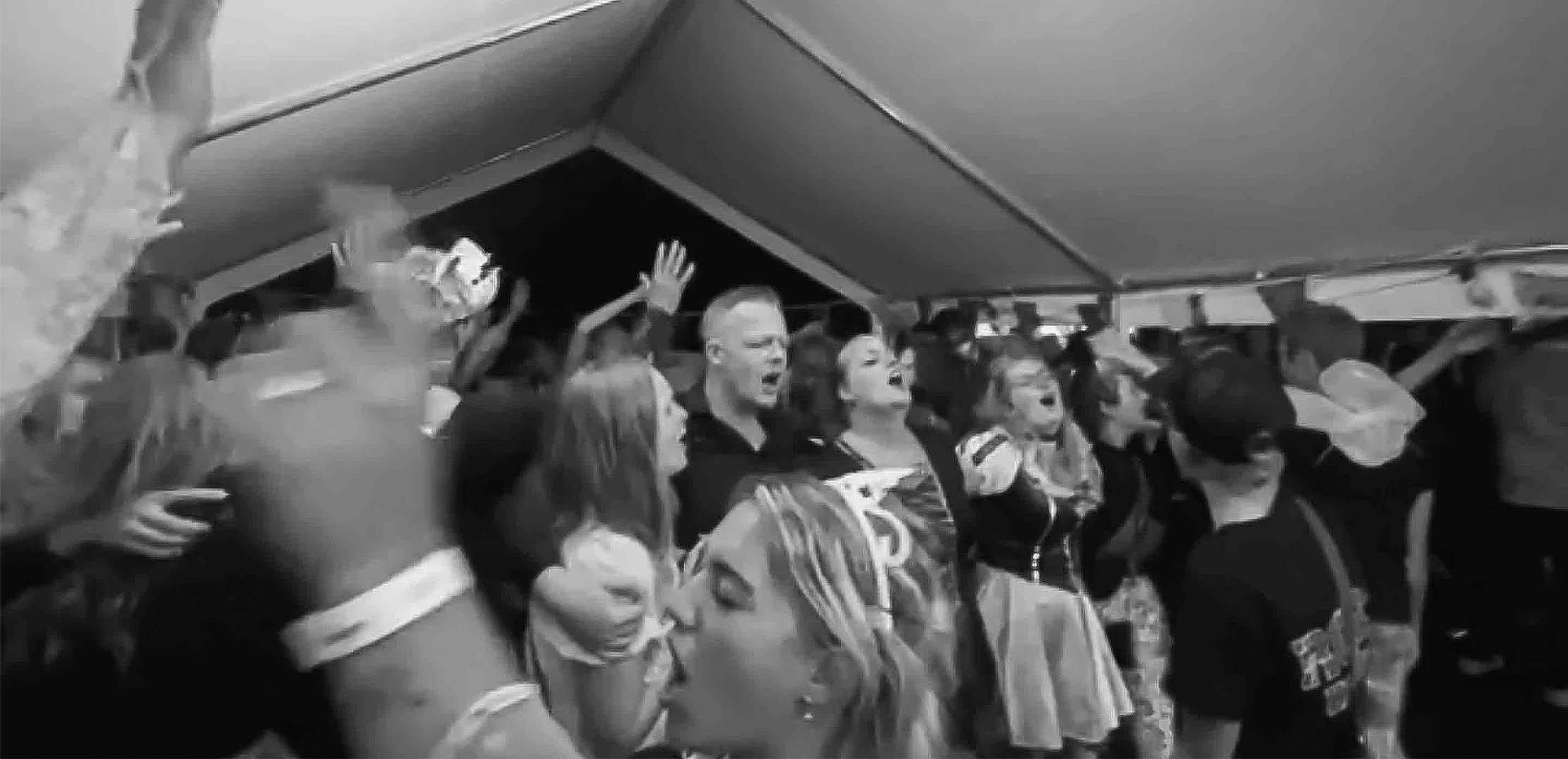 feestfoto Weidum band Wat Oars optreden dorpsfeest