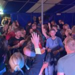 Band Wat Oars, dorpsfeest in feesttent.